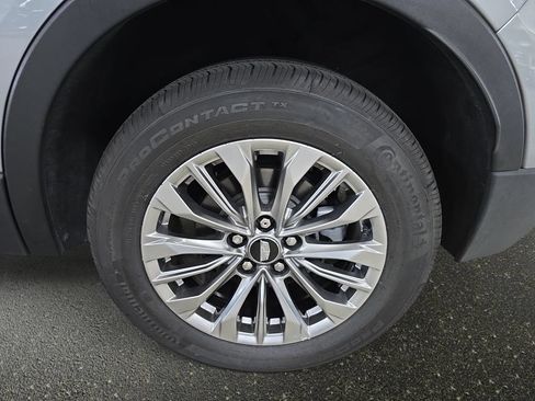 Used 2024 Cadillac XT4 Premium Luxury w/ Technology Package FWD image 32