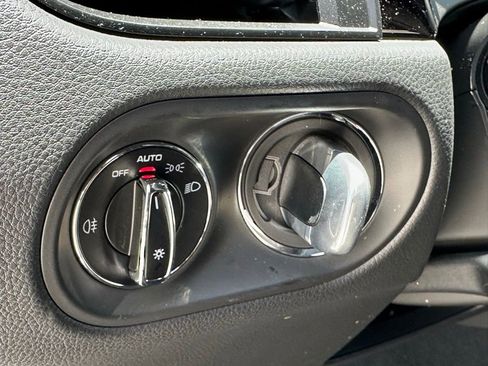 Certified 2025 Porsche Macan AWD/4WD image 32