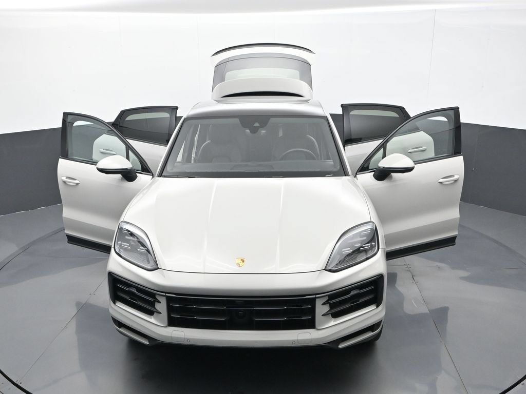 Certified 2024 Porsche Cayenne Coupe AWD/4WD image 31
