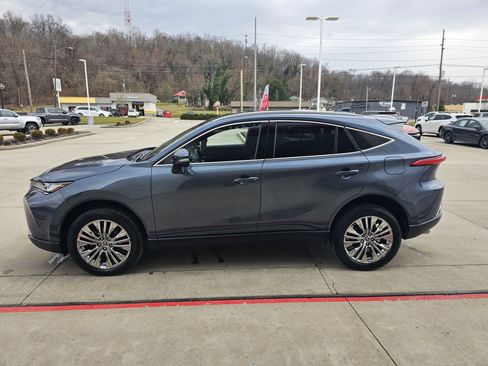 Certified 2023 Toyota Venza Limited image 8