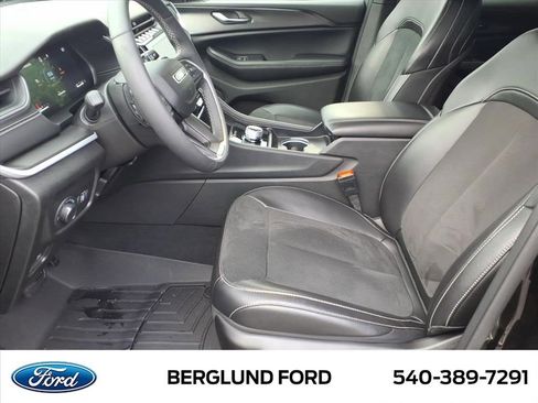 Used 2024 Jeep Grand Cherokee Altitude AWD/4WD image 12