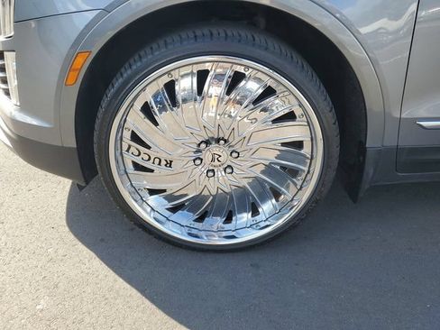 Used 2021 Cadillac XT5 Premium Luxury w/ LPO, Floor Liner Package AWD/4WD image 5