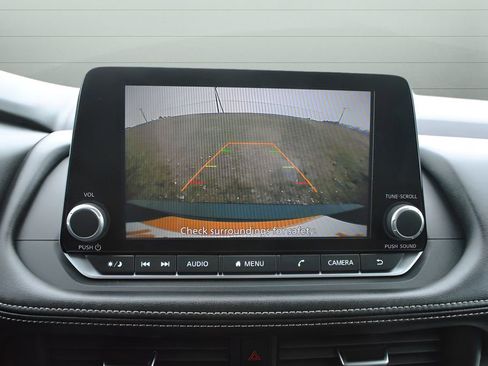 Used 2025 Nissan Rogue SV AWD/4WD image 12