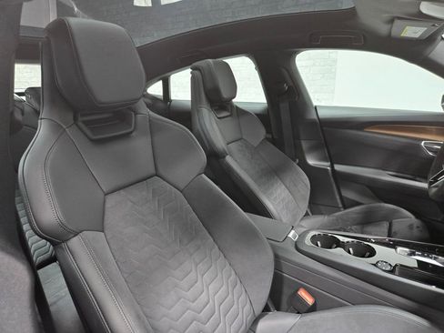 Used 2022 Audi e-tron GT Premium Plus image 52