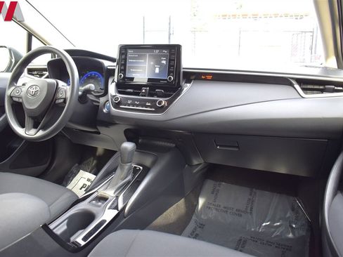 Used 2022 Toyota Corolla LE image 11