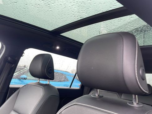 Used 2024 Volkswagen Tiguan SE R-Line image 9