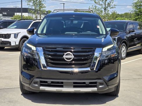 Used 2025 Nissan Pathfinder SL FWD image 11