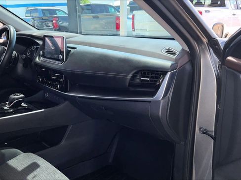 Used 2023 Nissan Rogue SV image 16