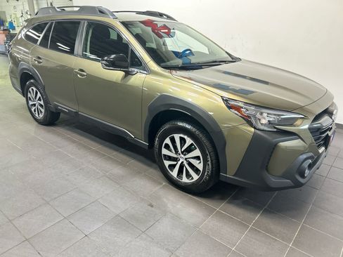 Used 2024 Subaru Outback Premium AWD/4WD image 2