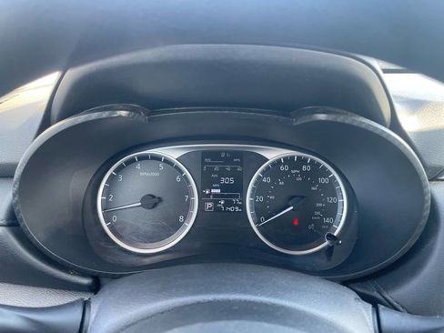 Used 2020 Nissan Versa S image 14