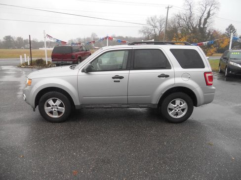 Used 2009 Ford Escape XLT image 2