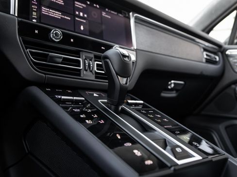 New 2026 Porsche Macan GTS image 27