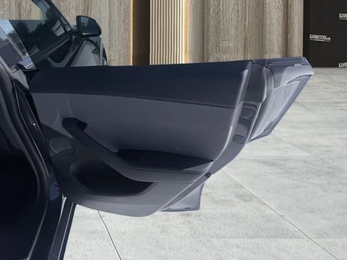 Used 2026 Tesla Model Y 2WD image 38