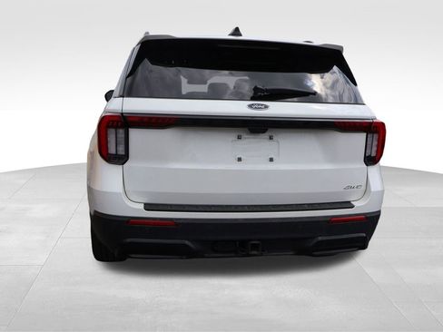 Used 2025 Ford Explorer ST-Line w/ ST-Line Street Pack image 7
