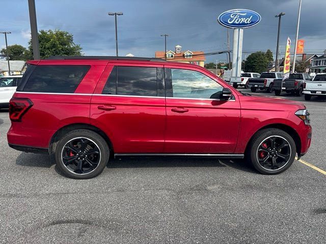 Used 2022 Ford Expedition Limited AWD/4WD image 9