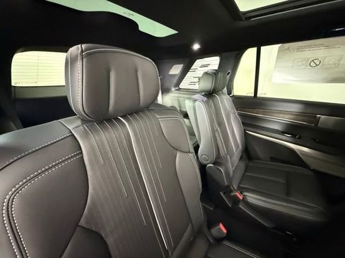 New 2026 Cadillac Vistiq Sport image 27