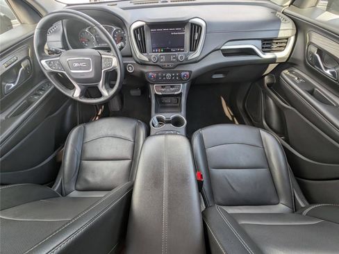 Used 2024 GMC Terrain SLT image 30