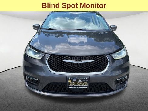 Used 2021 Chrysler Pacifica Touring w/ Cold Weather Group AWD/4WD image 4