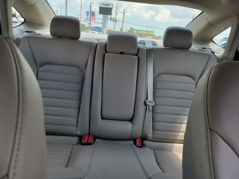 Used 2018 Ford Fusion SE w/ Fusion SE Technology Package FWD image 11