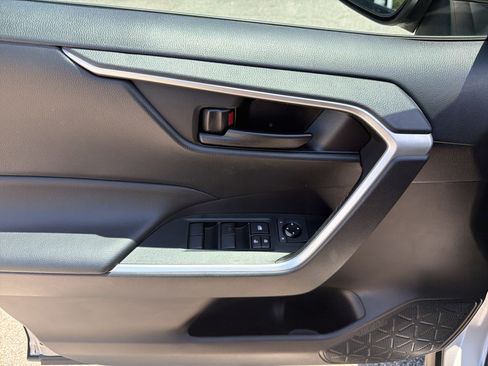 Certified 2022 Toyota RAV4 LE FWD image 20
