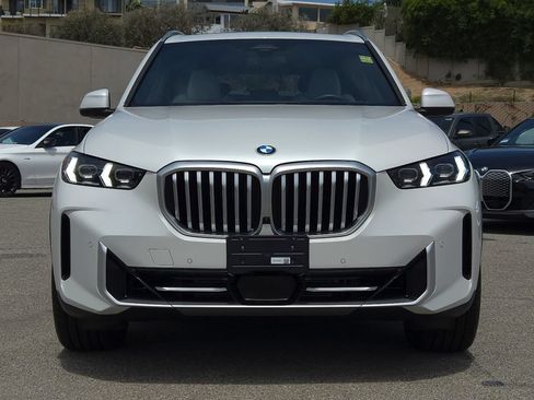 Used 2024 BMW X5 xDrive40i w/ Premium Package AWD/4WD image 2
