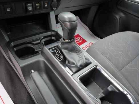 Certified 2018 Toyota Tacoma TRD Sport AWD/4WD image 24