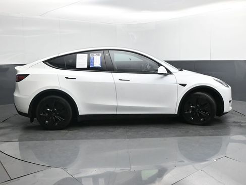 Used 2022 Tesla Model Y Long Range image 6