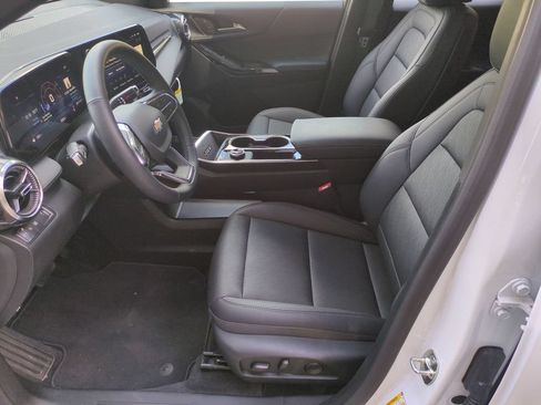New 2026 Chevrolet Equinox LT w/ Convenience Package II FWD image 14