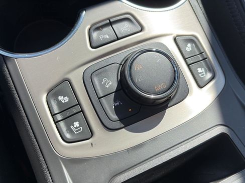 Used 2023 GMC Terrain Denali w/ Black Diamond Edition image 25