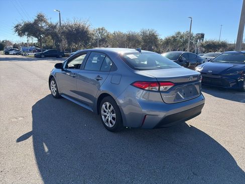 Used 2025 Toyota Corolla LE image 3