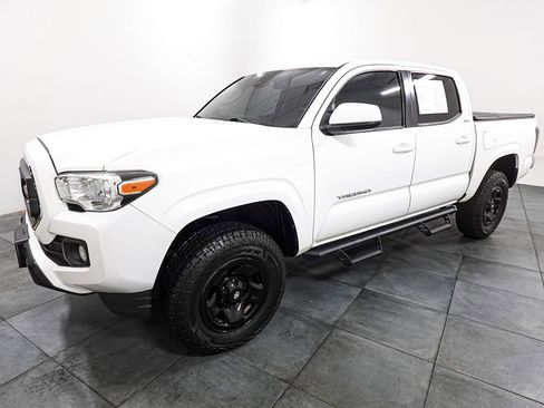 Used 2020 Toyota Tacoma SR5 RWD image 3