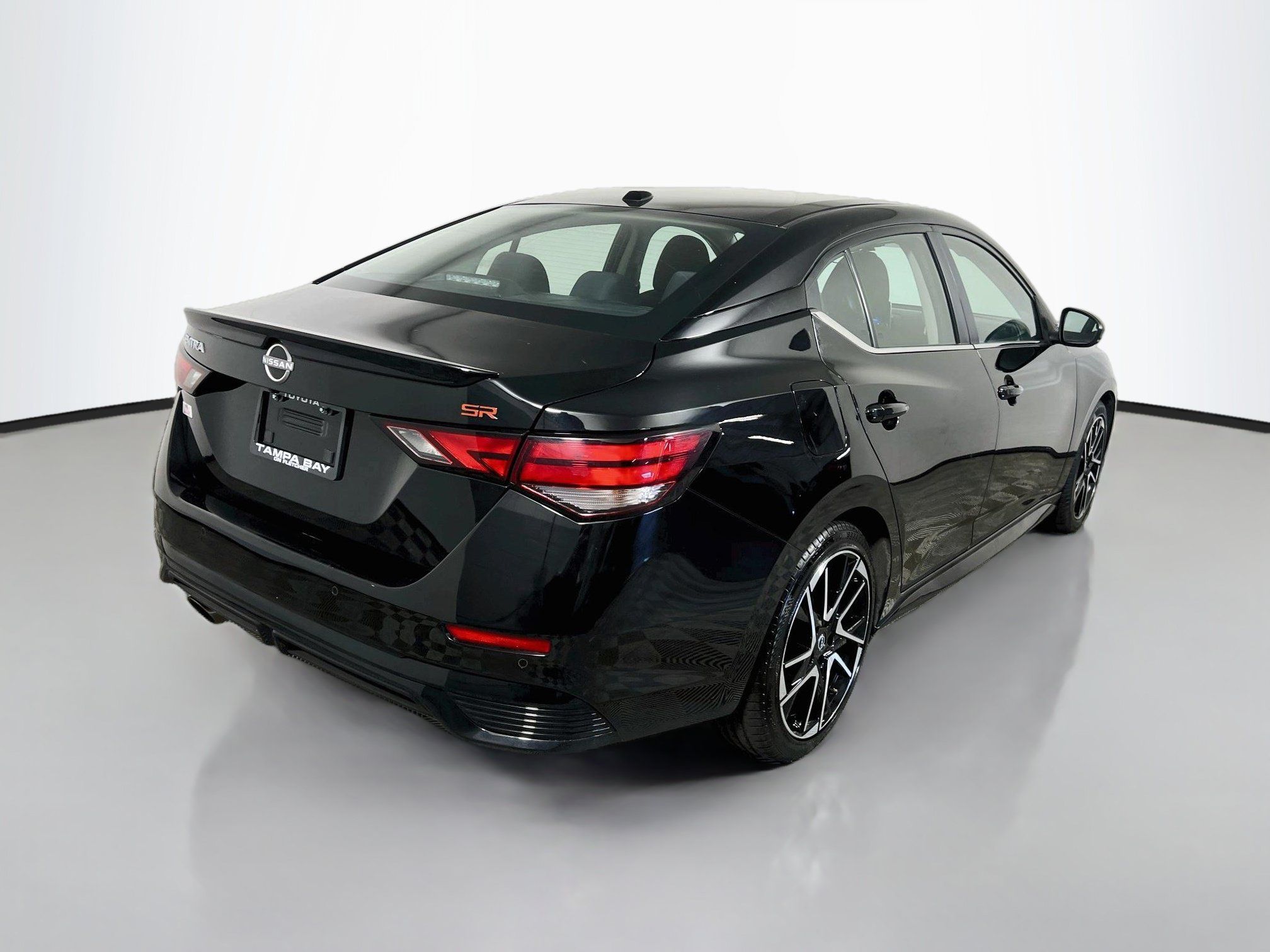 Used 2025 Nissan Sentra SR FWD image 4
