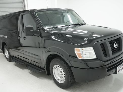 Used 2017 Nissan NV 3500 S w/ Power Package RWD image 3