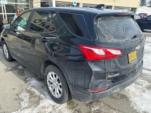 Used 2021 Chevrolet Equinox LS w/ LS Convenience Package image 4