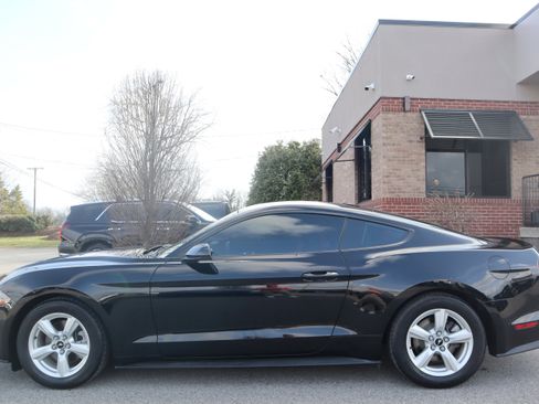 Used 2019 Ford Mustang Coupe image 9