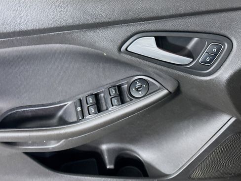 Used 2017 Ford Focus SEL image 15
