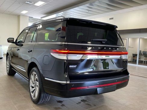 Used 2023 Lincoln Navigator Reserve AWD/4WD image 5