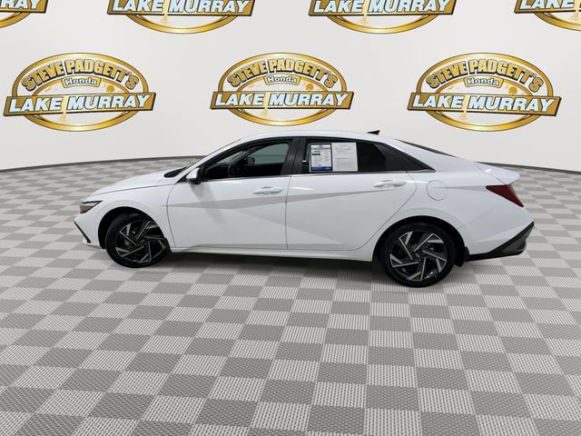 Used 2025 Hyundai Elantra Limited FWD image 9