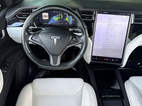 Used 2020 Tesla Model X Long Range image 13