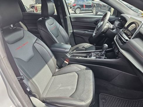 Used 2025 Jeep Compass Trailhawk AWD/4WD image 11