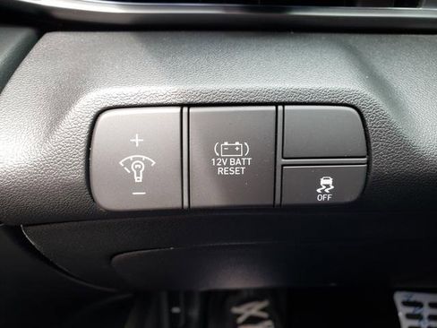 New 2025 Hyundai Elantra SEL image 14