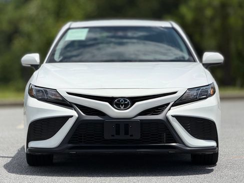 Used 2023 Toyota Camry SE FWD image 3