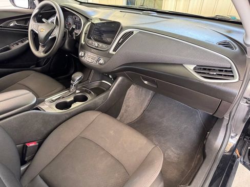 Used 2024 Chevrolet Malibu LT FWD image 19