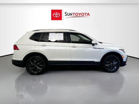 Used 2023 Volkswagen Tiguan SE image 2