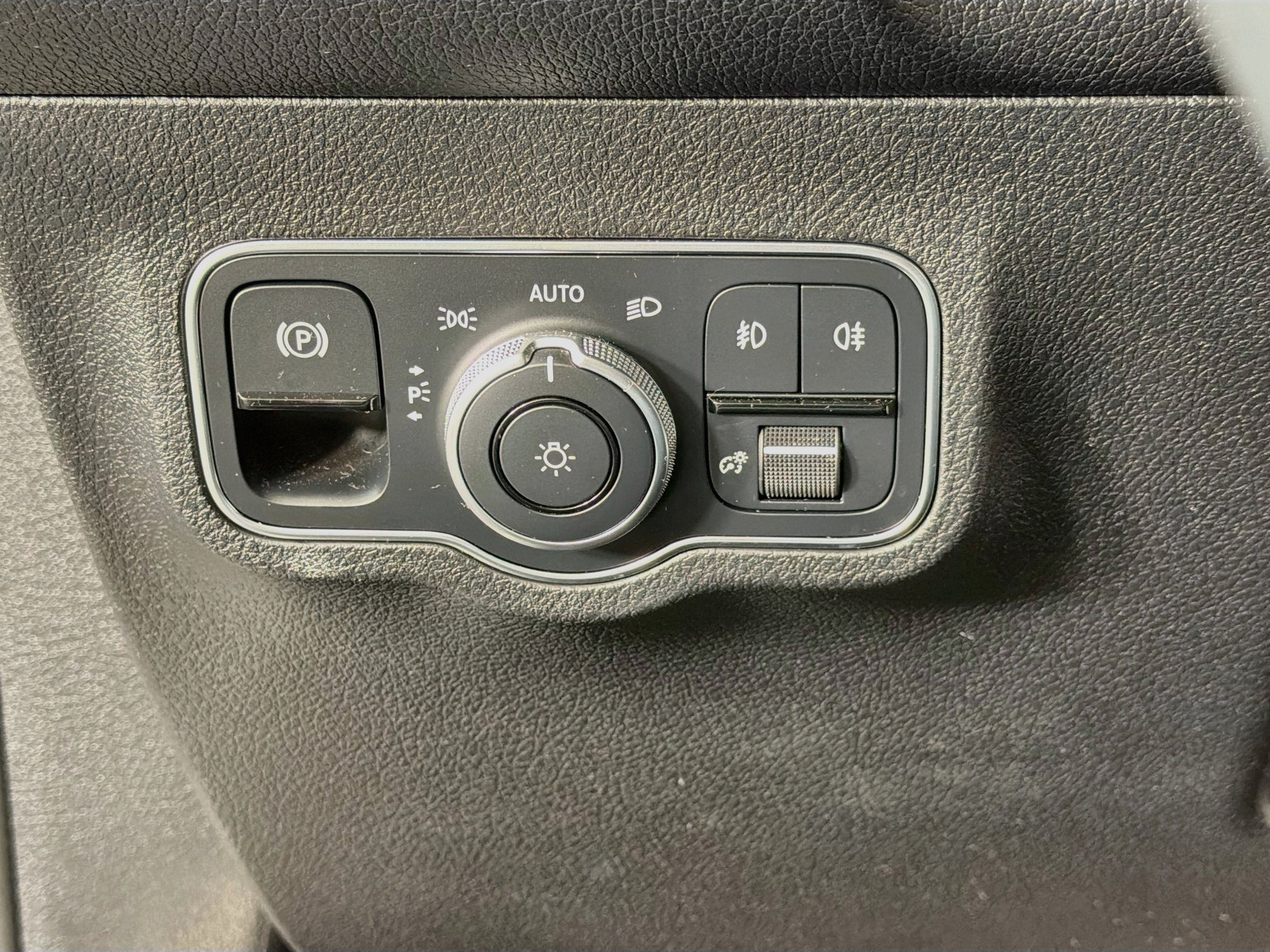 Used 2022 Mercedes-Benz GLB 250 4MATIC image 17
