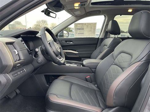 New 2025 Nissan Pathfinder Platinum w/ Cargo Package image 16