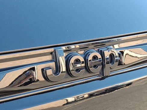 Used 2023 Jeep Grand Cherokee Altitude image 29