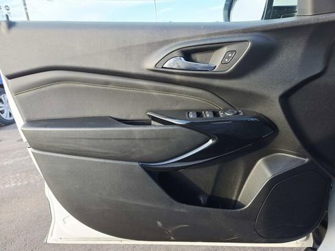 Certified 2025 Chevrolet Trax LT w/ Driver Confidence Package image 13