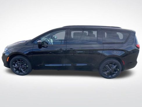 New 2026 Chrysler Pacifica Select AWD/4WD image 2