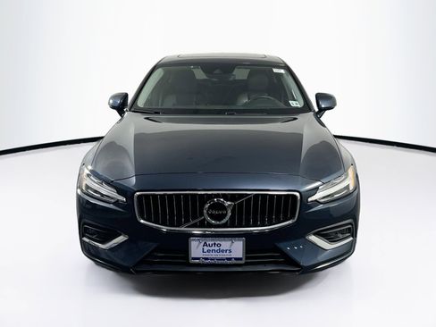 Used 2021 Volvo S60 T5 Inscription image 2